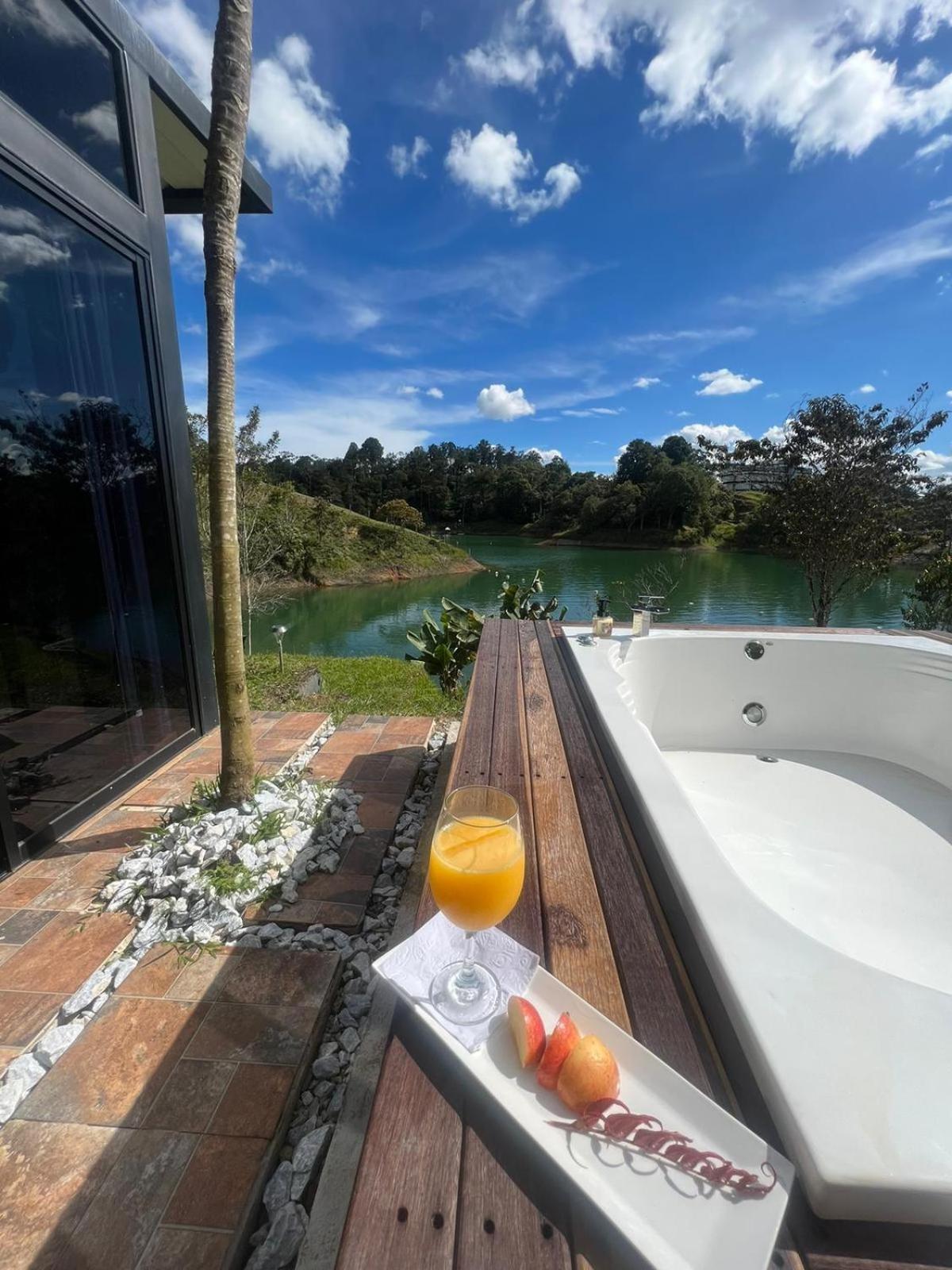 Cabana Privada Sin Prisa "Not Rush" Preciosa! Con Jacuzzi, Vista Y Acceso Directo Al Embalse, Vista A La Piedra , Deporte Acuatico Paddle Board And Breakfast Incluidos ! Imperdible Гуатапе Экстерьер фото